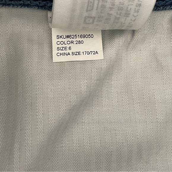 Abercrombie & Fitch Low Rise Denim Blue Jean Shorts Women’s Size 6 / 28 - Picture 4 of 6